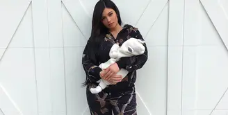 Kylie Jenner baru saja merayakan satu bulan kelahiran anak pertamanya, Stormi Webster. (instagram/kyliejenner)