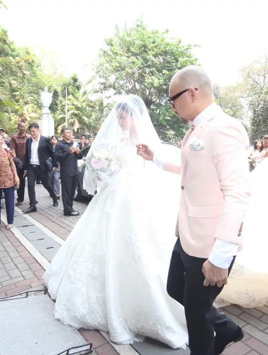 Pemberkatan sendiri berlangsung secara tertutup dari awak media agar terasa hikmad. (Galih W. Satria/Bintang.com)