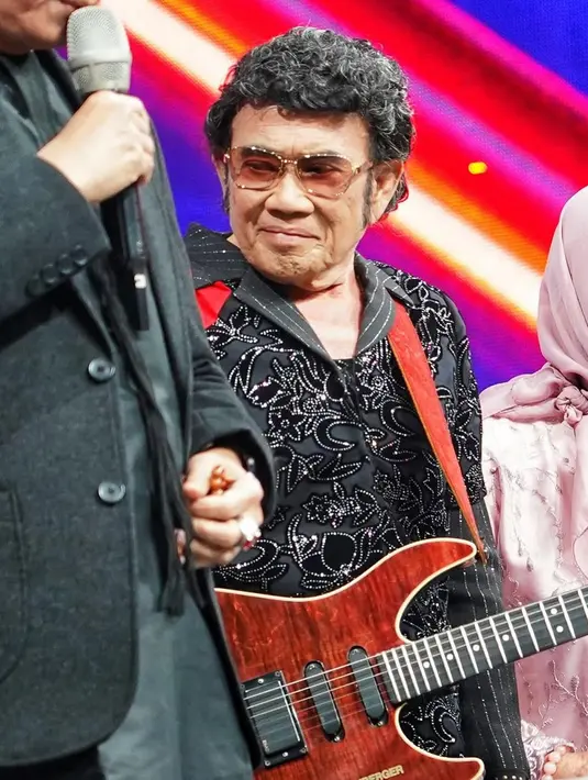 Perjalanan Rhoma Irama bersama Soneta Grup selama lebih dari lima dekade juga menjadi sorotan. Dengan lagu-lagu yang tak lekang oleh waktu, keduanya telah mencetak sejarah dalam industri musik Indonesia. Perayaan ulang tahun ini menjadi pengingat akan warisan musik yang kuat dan semangat berkarya yang terus menyala. (Liputan6.com/IG/@raffinagita171