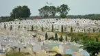 Pangkalpinang memiliki kompleks pemakaman etnis Tionghoa terbesar se-Asia Tenggara, yakni Pemakaman Sentosa. Konon salah satu makam tertua sempat dipugar pada tahun keempat pemerintahan Sungai Yat Sen. (Liputan6.com/Gempur M Surya)