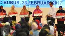 Presiden Jokowi melakukan penyaluran simbolis Bantuan Pangan Nontunai melalui Kartu Keluarga Sejahtera (KKS), Jakarta, Kamis (23/2). Bantuan hanya untuk membeli bahan pangan di elektronik warung gotong royong (e-warong). (Liputan6.com/Angga Yuniar)
