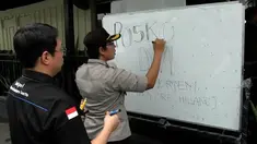 Mabes Polri dan Polda Metro Jaya dirikan Posko DVI di Bandara Soekarno Hatta. Tim mulai mengambil data-data keluarga korban untuk proses identifikasi korban Pesawat Lion JT 610