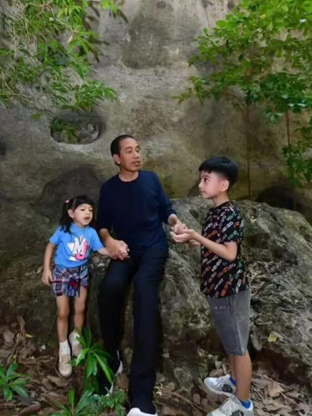 Gaya Menggemaskan Jan Ethes dan Lembah Manah Kenakan Kaus Branded Saat Temani Jokowi ke Lokasi KTT ASEAN