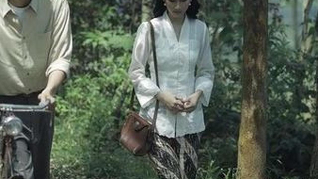 Menariknya, salah satu potret Keisya menunjukkan dirinya mengendarai sepeda bersama seorang pria. Hmm... apakah ini kisah cinta klasik yang belum terwujud?<br>