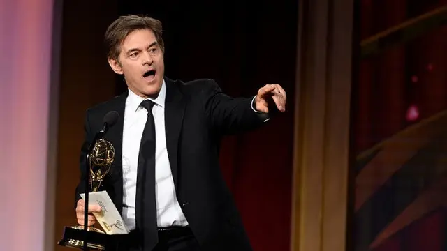 Dr. Oz atau yang memiliki nama lengkap Mehmet Cengiz Öz merupakan seorang dokter bedah jantung asal Amerika Serikat keturunan Turki
