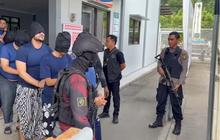 Wajah Ditutup Kain Hitam & Tangan Diborgol, Potret Ammar Zoni Dipindah ke Lapas Nusakambangan