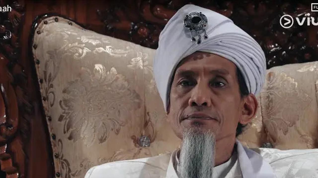 Film 'Bidaah' Walid, Ini Hukum Mencium Kaki Ulama dan Orang Tua Menurut Buya Yahya