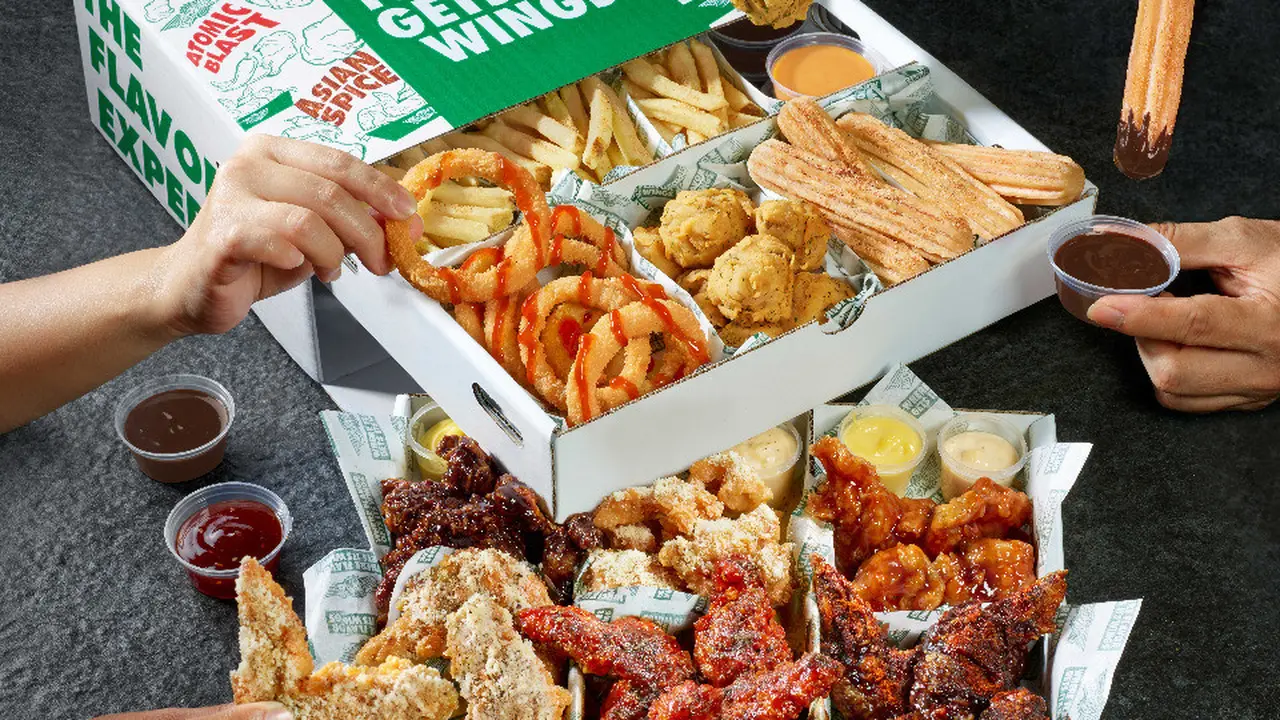 Flavor Remixes Party Box dari Wingstop untuk Natal dan Tahun baru