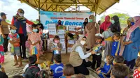 Askrindo menyalurkan bantuan kepada korban banjir di Muara Gembong Kabupaten Bekasi (dok: Askrindo)