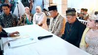 Pernikahan Kakek Tarman dengan Shela di Pacitan