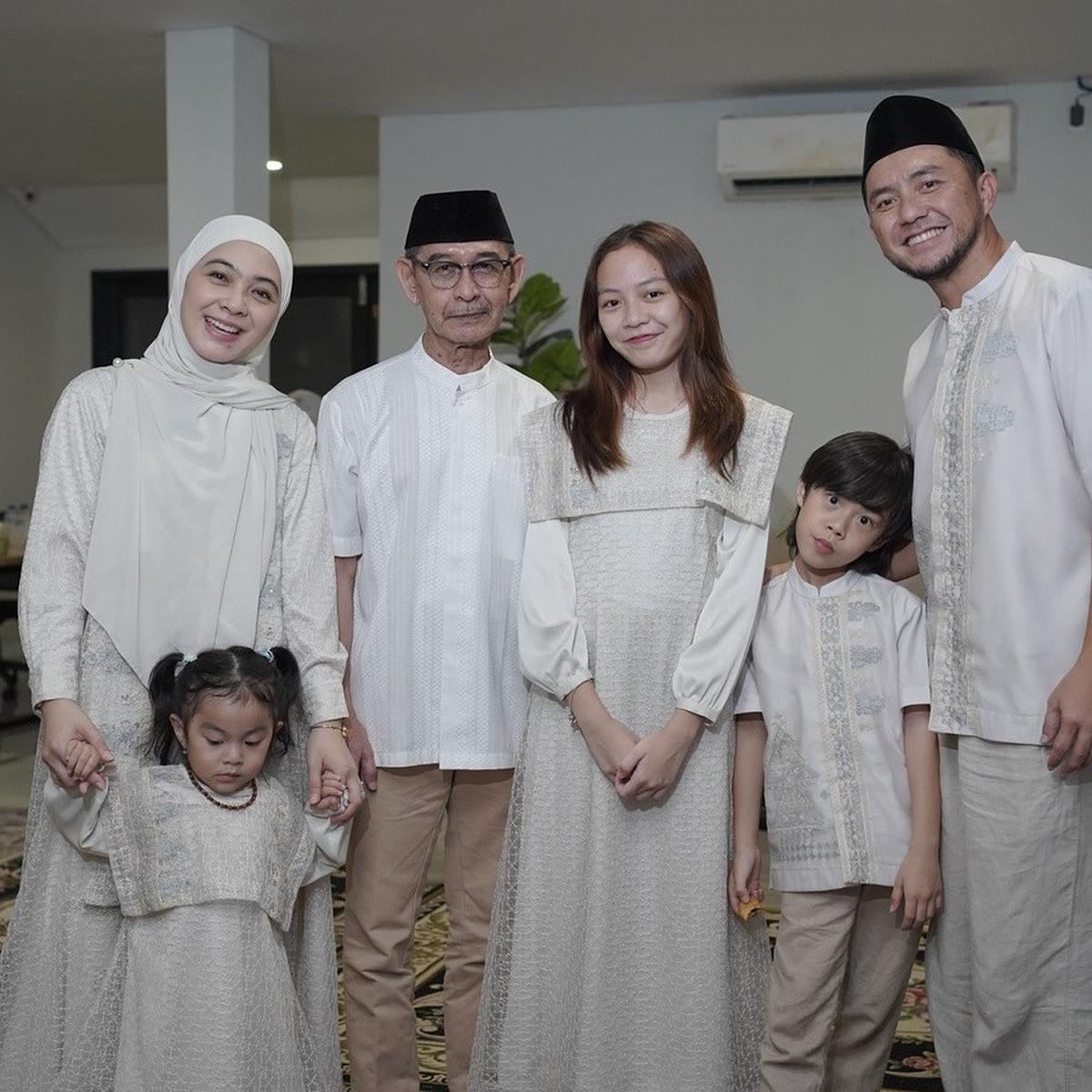 Berangkat Haji, 9 Potret Ananda Omesh Pamitan Kepada Keluarga & Sahabat Sebelum Bertolak ke Tanah Suci - Penuh Haru