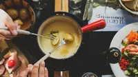 Cheese Fondue Recipe: The Classic Swiss Comfort Food in 2 Variations