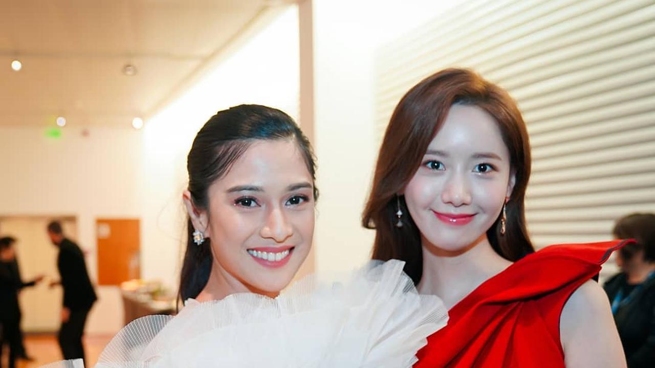 Foto Bareng Yoona SNSD, Dian Sastro Terlihat Seperti Seumuran
