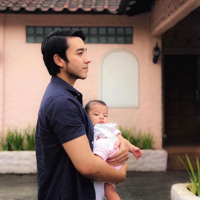 Momen Manis Aliff Alli Bareng Buah Hati (sumber: instagram/aliff_alli)