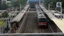 Sebanyak 29 unit rangkaian kereta rel listrik (KRL) wilayah Jakarta, Bogor, Depok, Tangerang, dan Bekasi (Jabodetabek) yang akan berhenti beroperasi periode 2023-2024, berpotensi menganggu layanan transportasi publik di masyarakat. (Liputan6.com/Johan Tallo)