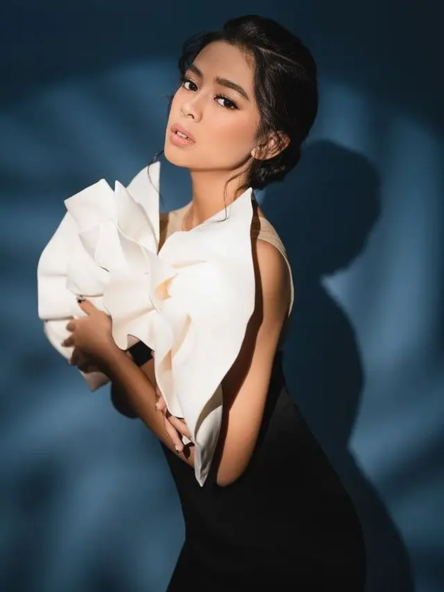 Ulang Tahun ke-14, Ini 6 Gaya Pemotretan Terbaru Aqeela Calista yang Makin Elegan