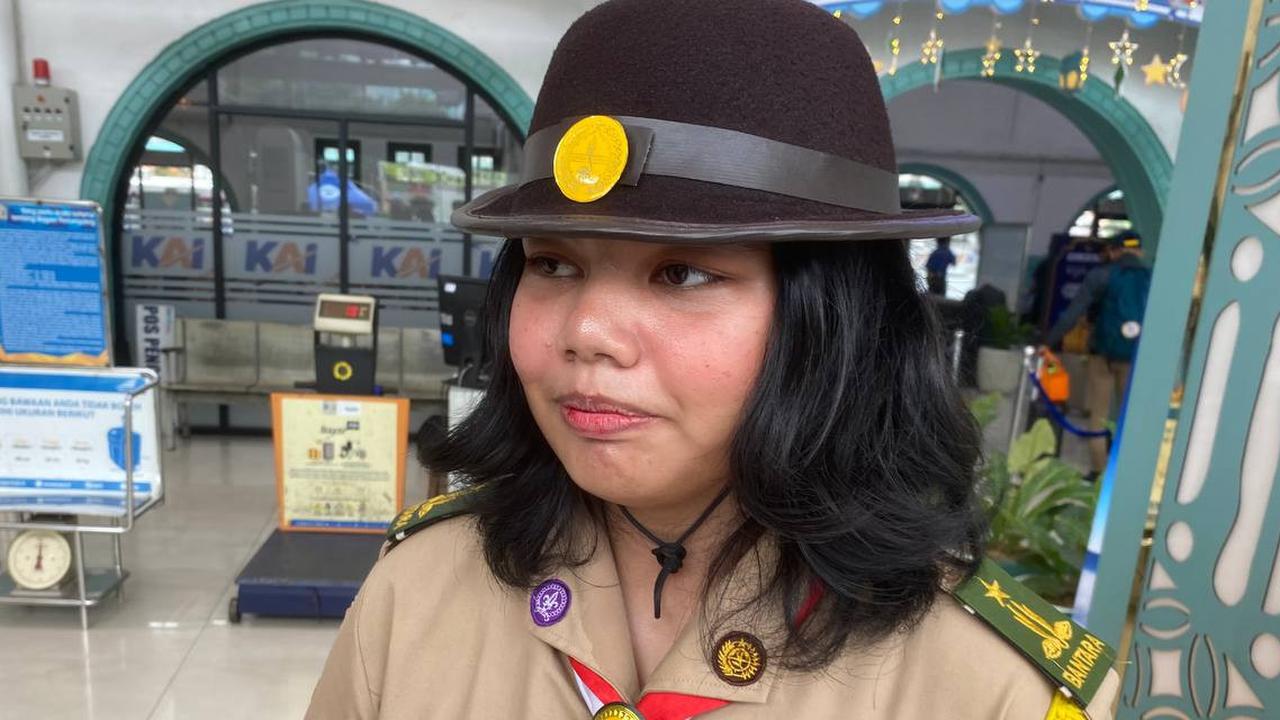 Cerita Anak Pramuka jadi Relawan Mudik di Stasiun Pasar Senen, Tulus Bantu Pemudik hingga Tolak Uang Tip