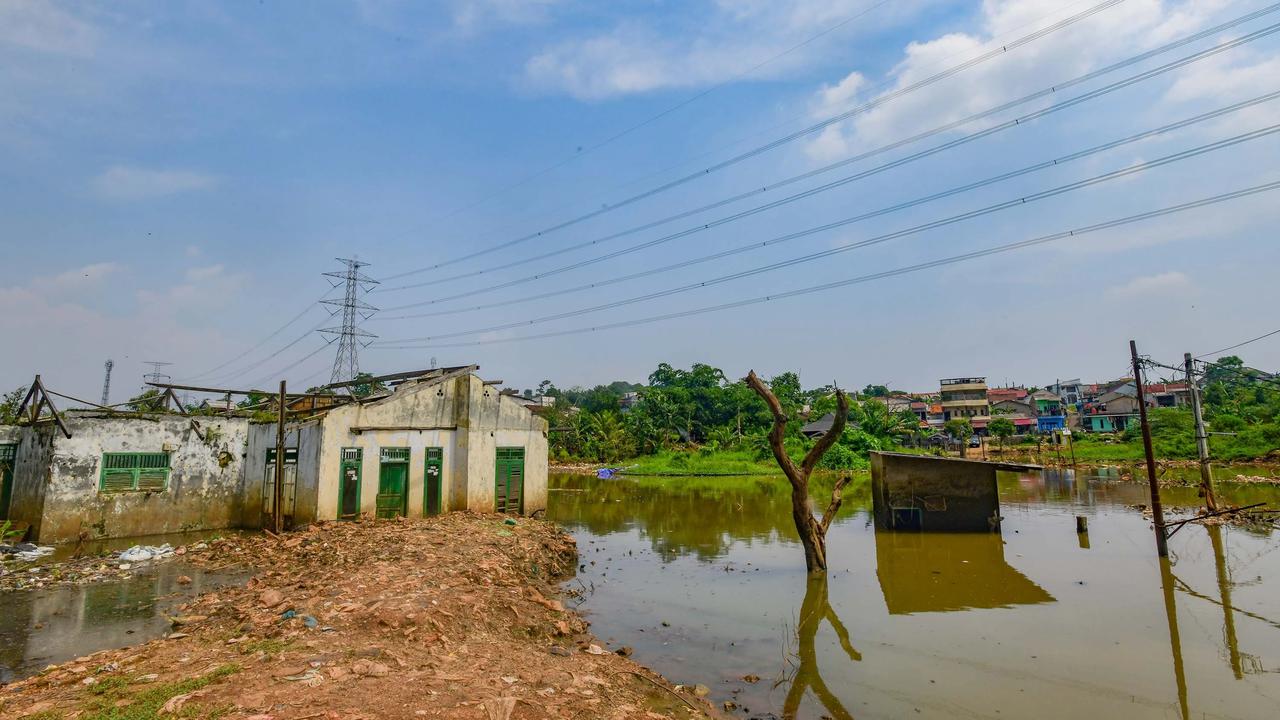 FOTO: Melihat Dampak Longsoran TPA Cipayung  Depok di Permukiman Warga