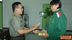 Pangdam Beri Penghargaan Kepada Atlet Bulutangkis PBAD