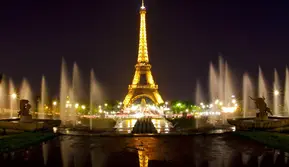 Cat Menara Eiffel Rentan Rusak, Peneliti Ungkap Penyebabnya