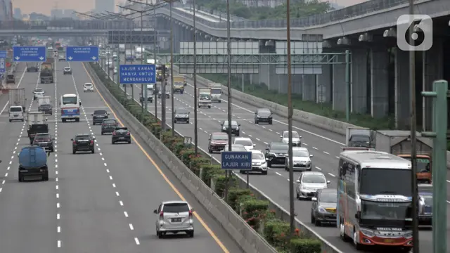 FOTO: Pandemi COVID-19 Turunkan Volume Kendaraan di Jalan Tol