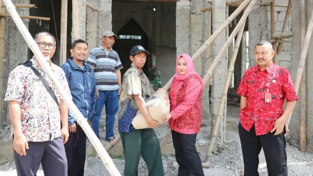 Aksi Sosial Istri Bupati Purbalingga Sesaat Sebelum Suami Ditangkap KPK