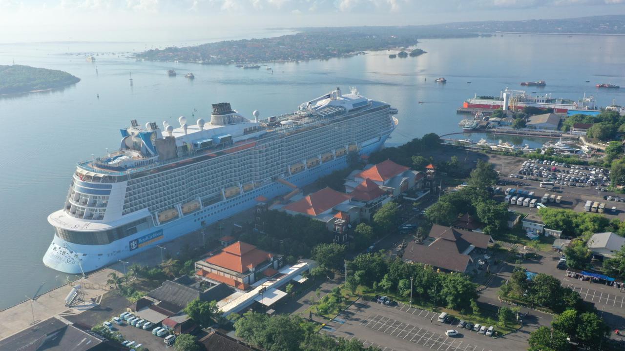 Penampakan Kapal Pesiar Super Jumbo di Bali, Daya Tampung Setara Seluruh Hotel di Nusa Dua