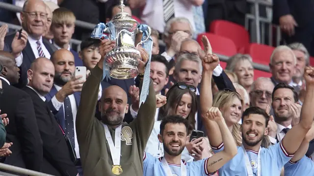 Foto: Air Mata Pep Guardiola Tak Terbendung Setelah Manchester City Juara Piala FA