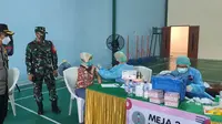 Polsek Cinere Vaksinasi Covid-19 Ribuan Warga Kota Depok. (Liputan6.com/Dicky Agung Prihanto)