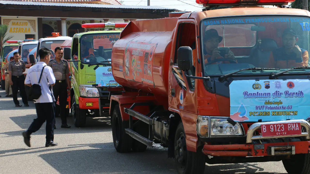 Polres Kebumen menyiapkan 101 tangki bantuan air bersih pada kemarau panjang 2018. (Foto: Liputan6.com/Polres Kebumen/Muhamad Ridlo)
