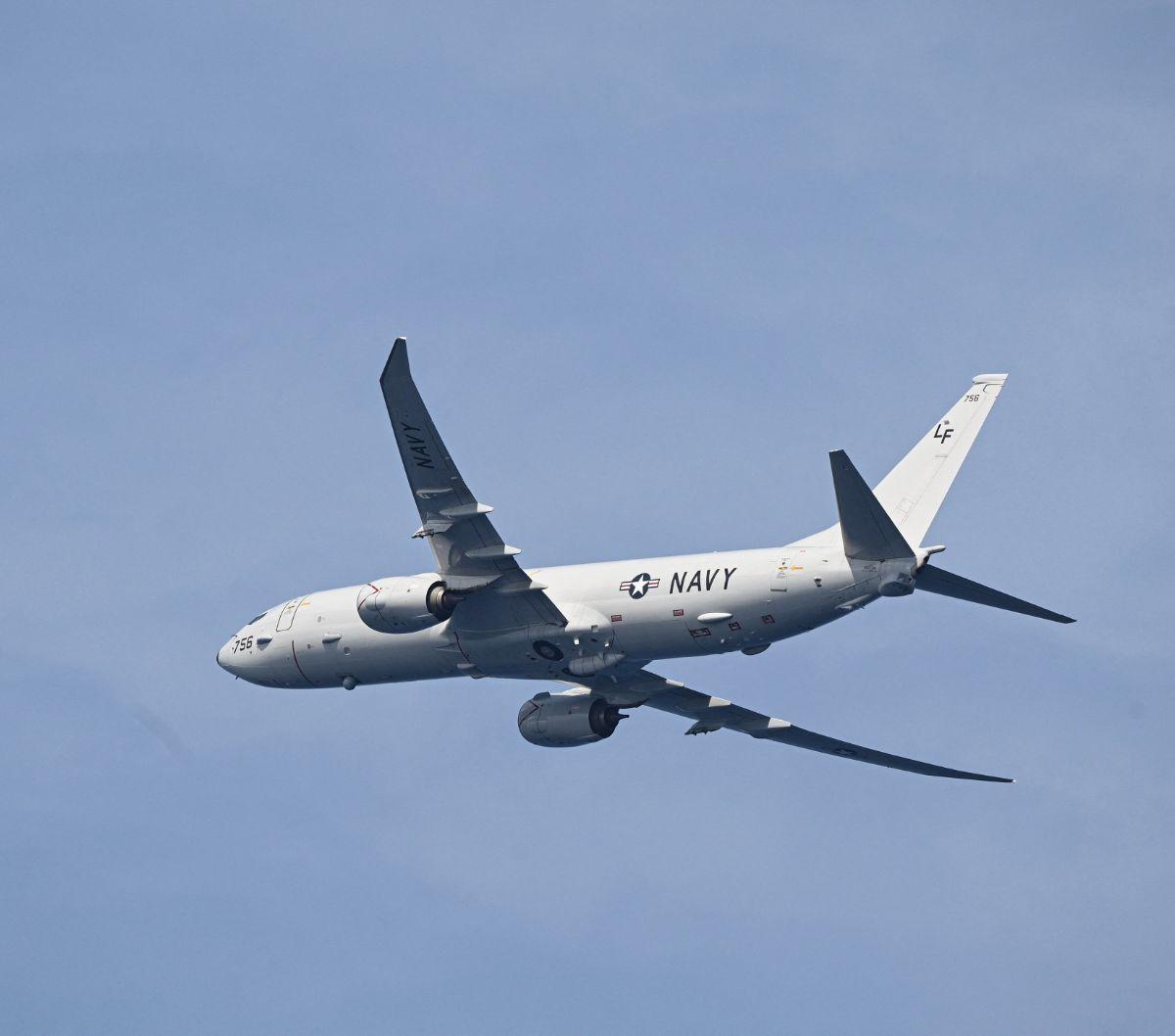 Begitu juga dengan pesawat patroli dan pengintai P-8 Poseidon Angkatan Laut AS yang ikut berputar-putar selama misi pasokan ulang oleh kapal sipil yang disewa oleh angkatan laut Filipina tersebut.