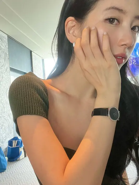 Suzy mampu memukau semua orang dengan visualnya yang bak dewi. (FOTO: instagram.com/skuukzky/)