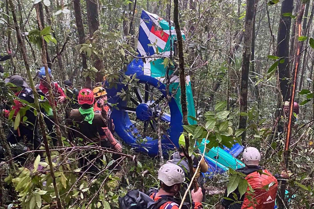 FOTO: Helikopter Hilang Kontak Ditemukan, 8 Korban Meninggal Dunia