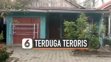 Tim Densus 88 menangkap seorang warga Kabupaten Cilacap yang diduga terlibat dengan aksi terorisme. Terduga diringkus polisi hari Minggu (17/11) di rumahnya.