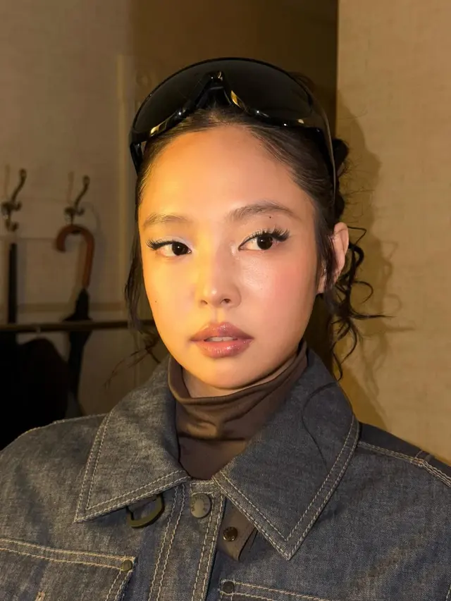 Tampilan Fresh Jennie BLACKPINK dengan Rambut Keriting, Malah Dipanggil Ahjumma