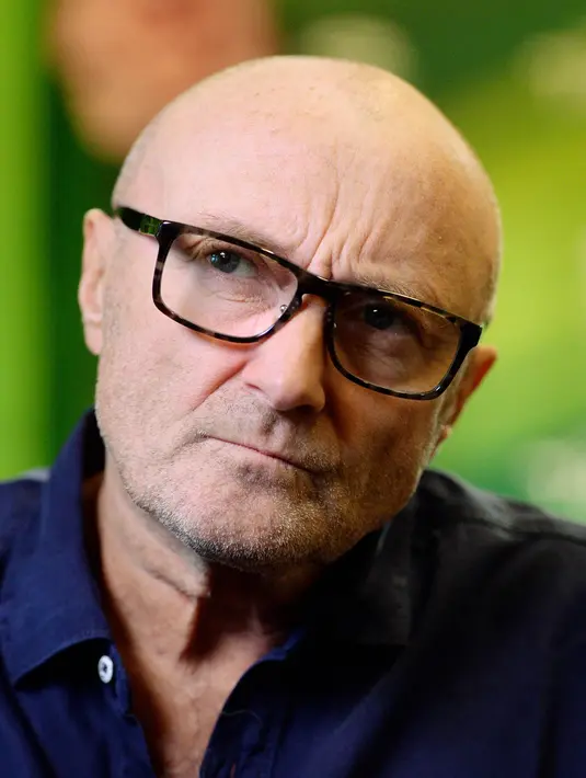 “Saya sendiri tidak yakin seperti apa rupa Nick,” canda Phil Collins. “Tapi Lily menelepon saya ketika berada di Mammoth di mana ini terjadi, ‘Aku di sini dengan seorang teman’ katanya, dan ‘Ini tak serius. Ini hanya teman’.” jelas Phil. (Bintang/EPA)