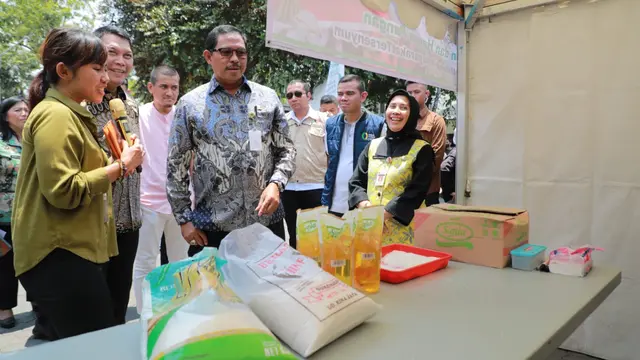 Pangan Murah Pasar Kliwon Diserbu Warga