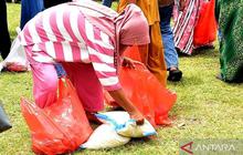 Harga Beras Cuma Rp25 Ribu per 5 Kg! Ratusan Warga Antusias Serbu Pasar Murah Bersubsidi Gorontalo