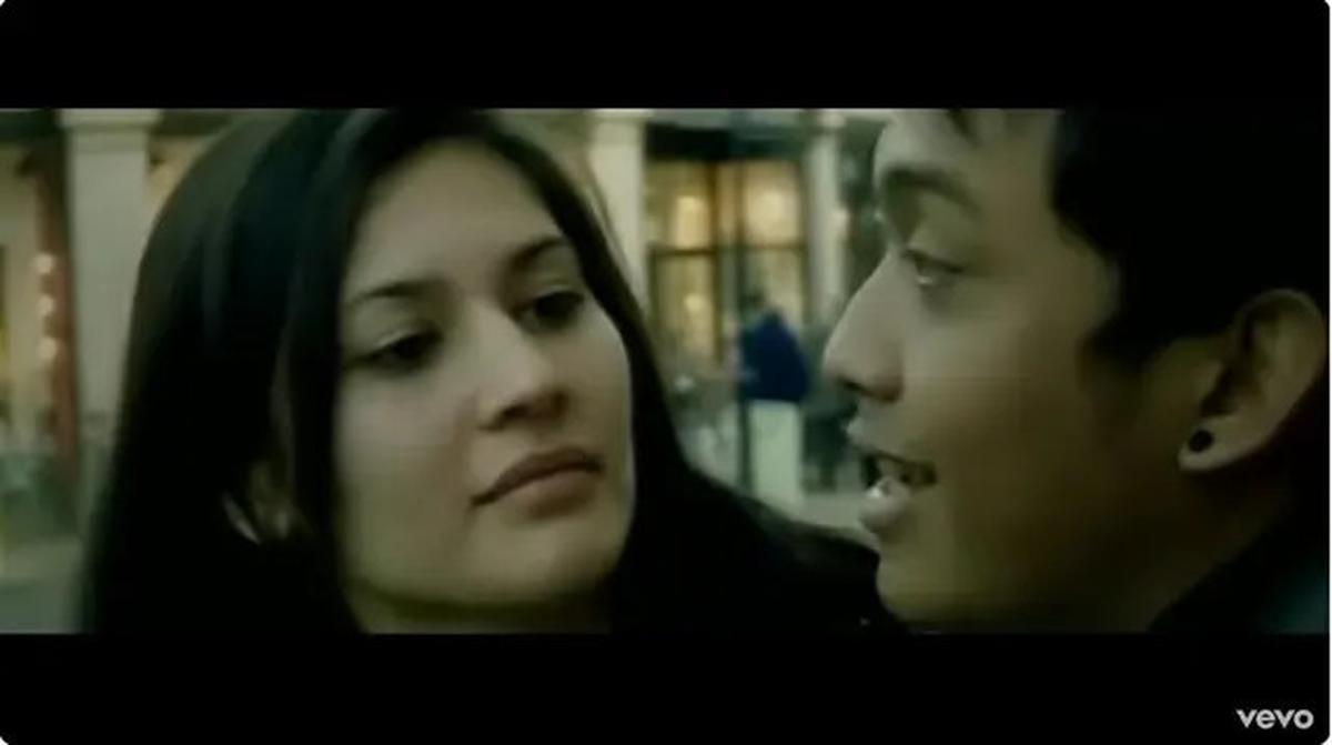Akui Belum Terima Bayaran, Ini 6 Potret Hannah Al Rasyid di Video Klip Yovie Nuno Dia Milikku