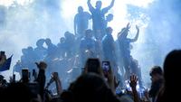 Foto: Ribuan Bobotoh Padati Jalanan Kota Bandung dalam Pawai Juara Persib Bandung