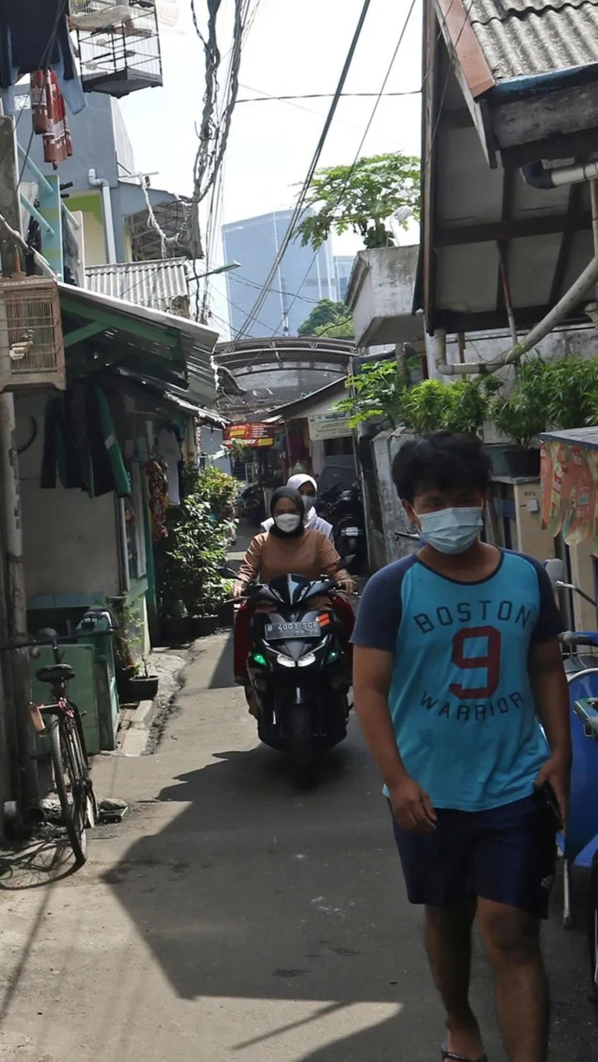 "Kita cuma bilang sama anak-anak supaya hati-hati karena banyak motor lewat," ucap seorang warga.