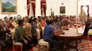 Pertemuan perwakilan klub-klub sepak bola Indonesia dengan Presiden RI, Joko Widodo, di Istana Merdeka, Jumat (15/4/2016). (Bola.com/Nicklas Hanoatubun)