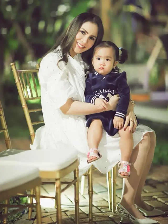 7 Momen Ulang Tahun Momo Geisha Ke-34, Rayakan di Villa Pribadi
