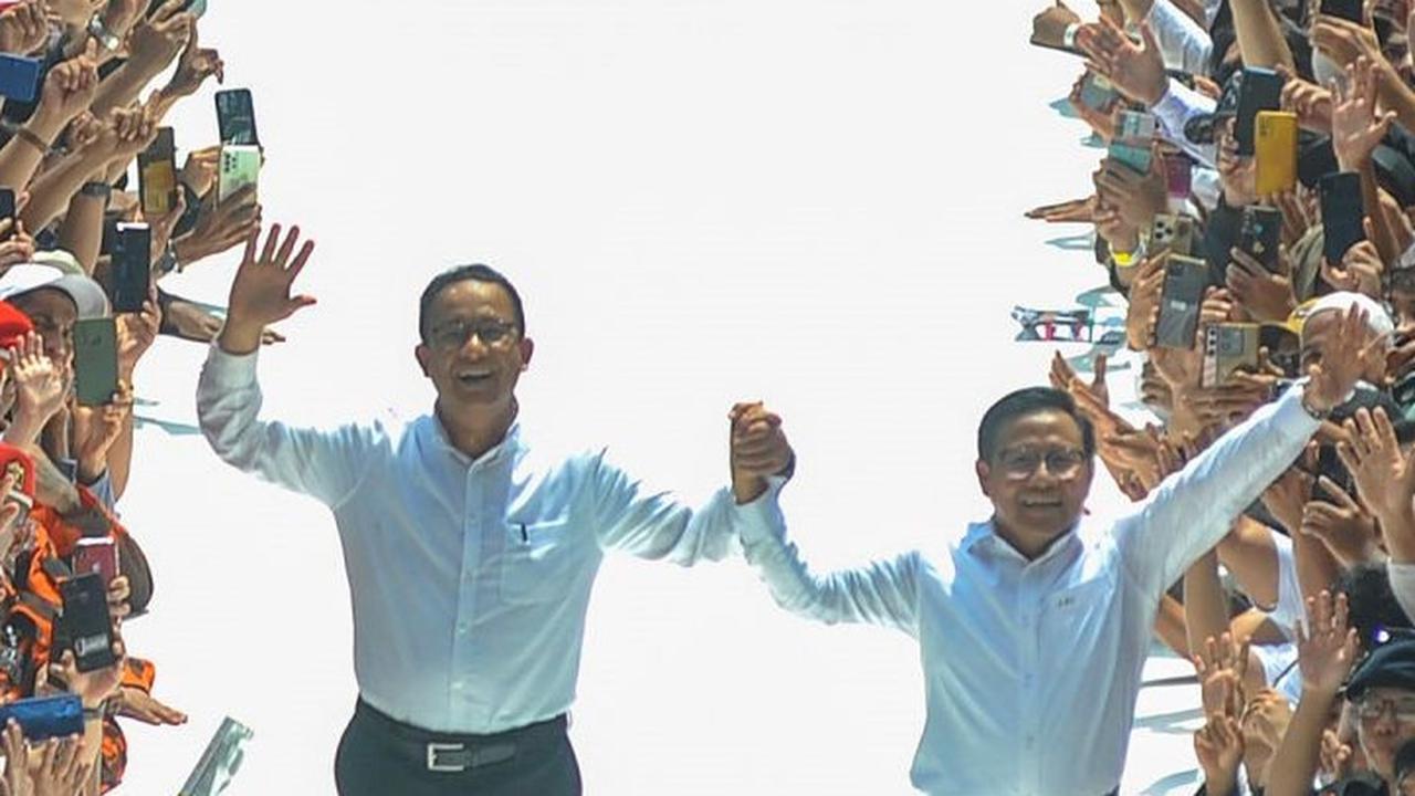 VIDEO: Cak Imin Selawat 'Politik Dinasti' Kampanye di JIS, Anies Ngeri Bilang 'Gak Bahaya Ta