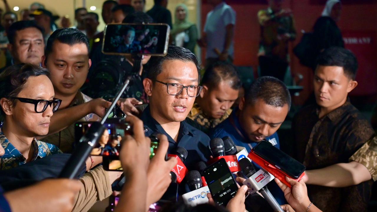 Menlu Janji Tanggung Biaya Pendidikan Anak-anak Mendiang Staf KBRI Lima Zetro Leonardo Setinggi-tingginya
