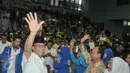 Cawagub DKI Jakarta, Anies Baswedan menyapa kader pendukung di GOR Jakarta Utara, Sabtu (18/3). DPW PAN DKI Jakarta deklarasikan dukungannya untuk Anies-Sandi sebagai Cagub-Cawagub DKI Jakarta. (Liputan6.com/Yoppy Renato)