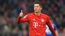 1. Robert Lewandowski (31 gol) - Lewandowski mencetak gol ke-31 nya saat laga Bayern Munchen melawan Werder Bremen di pekan ke-32 Bundesliga. Pemain asal Polandia ini semakin memimpin top skor Bundesliga musim ini. (AFP/Christof Stache)