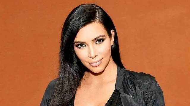 Foto Selfie Bugil Kim Kardashian Dirusak dengan Kata Hinaan di Australia 
