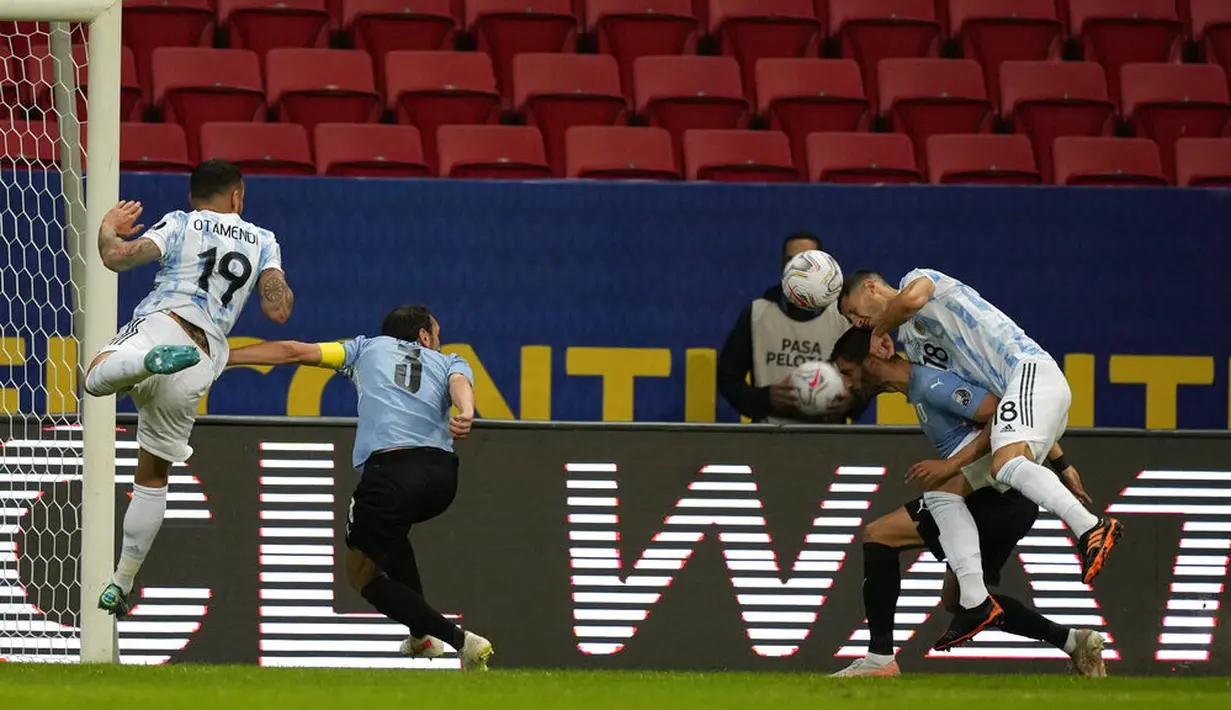 Satu-satunya gol yang tercipta di laga ini dicetak oleh pemain Argentina, Guido Rodriguez, saat laga baru berjalan 13 menit. (AP/Ricardo Mazalan)
