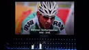 Penghormatan untuk atlet balap sepeda Iran, Sarafraz Bahman Golbarnezhad saat penutupan Paralimpiade Rio 2016 di Stadion Maracana, Rio de Janeiro, Brasil, (19/9/2016) WIB. (REUTERS/Carlos Garcia Rawlins) 